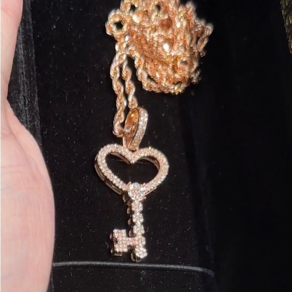 10k rose gold heart key with chain Vs/Si